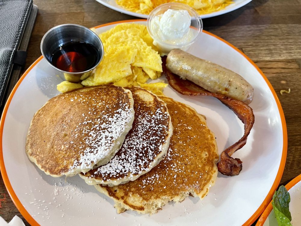 Vic’s%20All%20Star%20Kitchen%20–%20Classic%20American%20Breakfast%20&%20Brunch%20in%20Pleasanton
